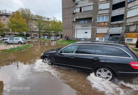 https://storage.bljesak.info/article/364424/450x310/splitska ulica-trznica-poplava.jpg